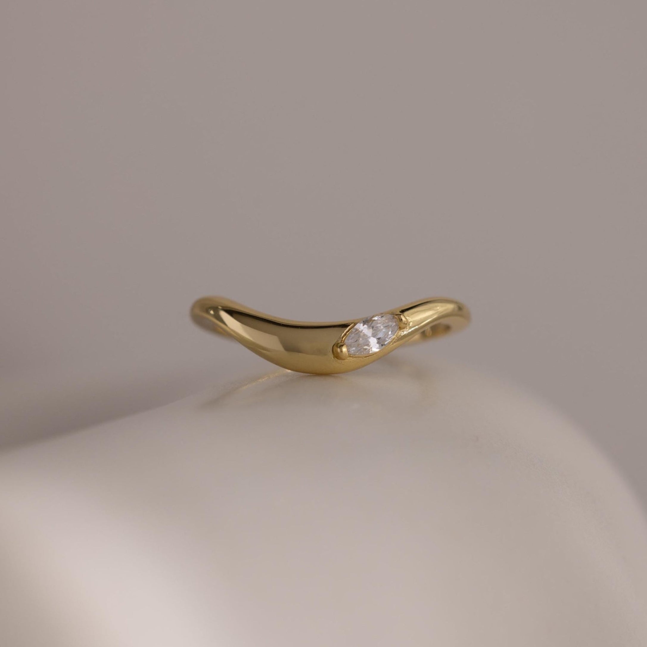 Curve Ring